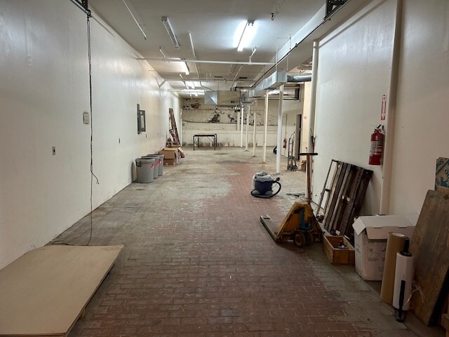 More Photos Of 16-18 Proctor St, Salem Warehouse For Lease