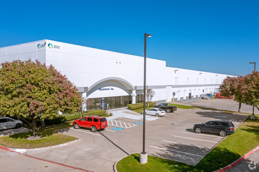 Primary Photo Of 2510 W Main St, Grand Prairie Distribution For Lease
