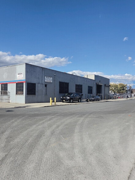 More Photos Of 369 Thomas St, Newark Auto Repair For Sale