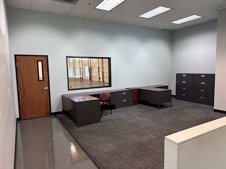 More Photos Of 5220-5232 NE 152nd Pl, Portland Warehouse For Lease