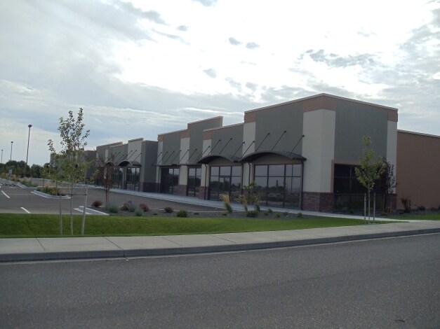 More Photos Of 2909 S Quillan St, Kennewick General Retail For Lease