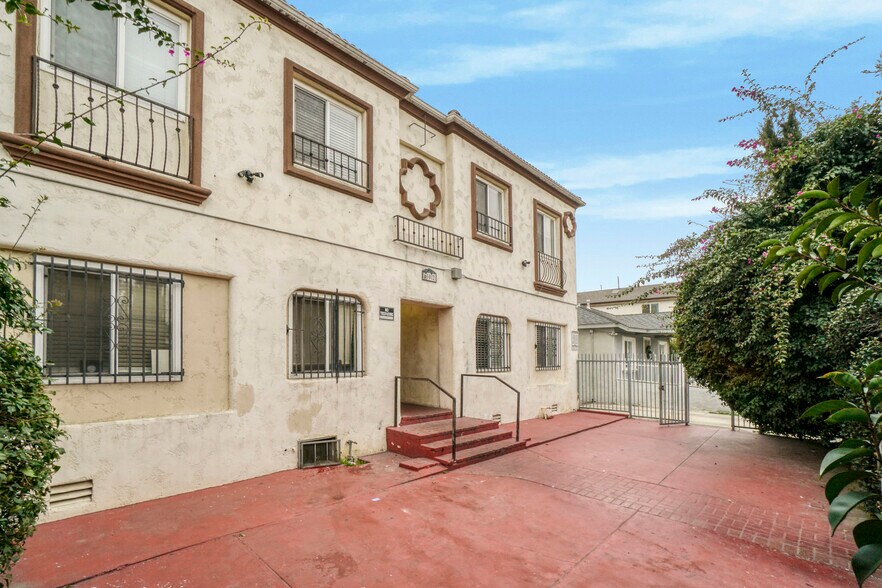 More Photos Of 602-608 W 75th St, Los Angeles Apartments For Sale