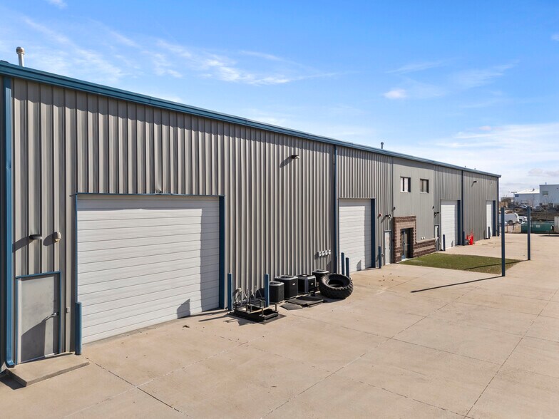 More Photos Of 4487 Bents Dr, Windsor Light Manufacturing For Lease