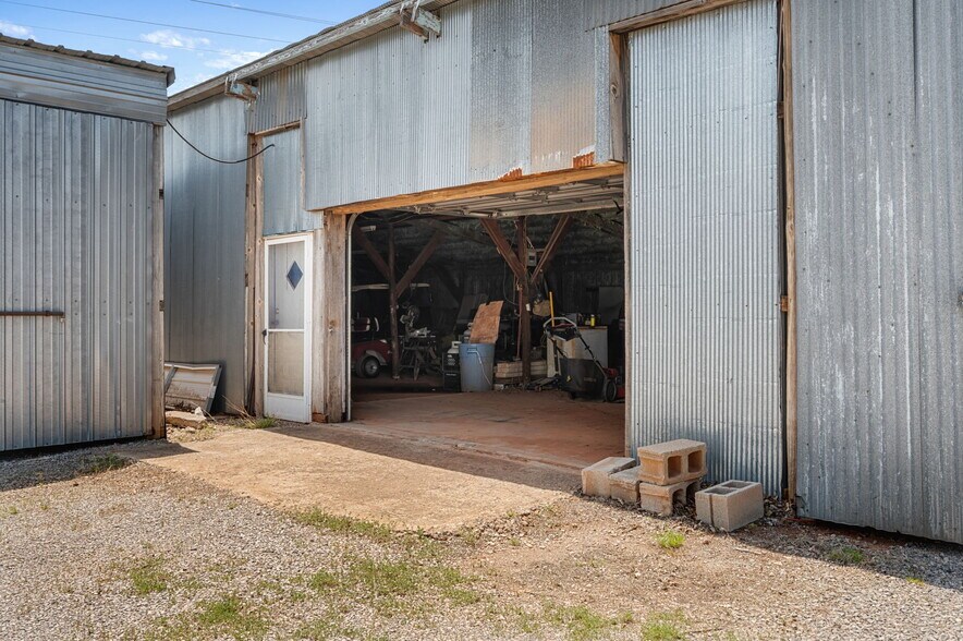 More Photos Of 10277 N 2130 Rd, Foss Convenience Store For Sale