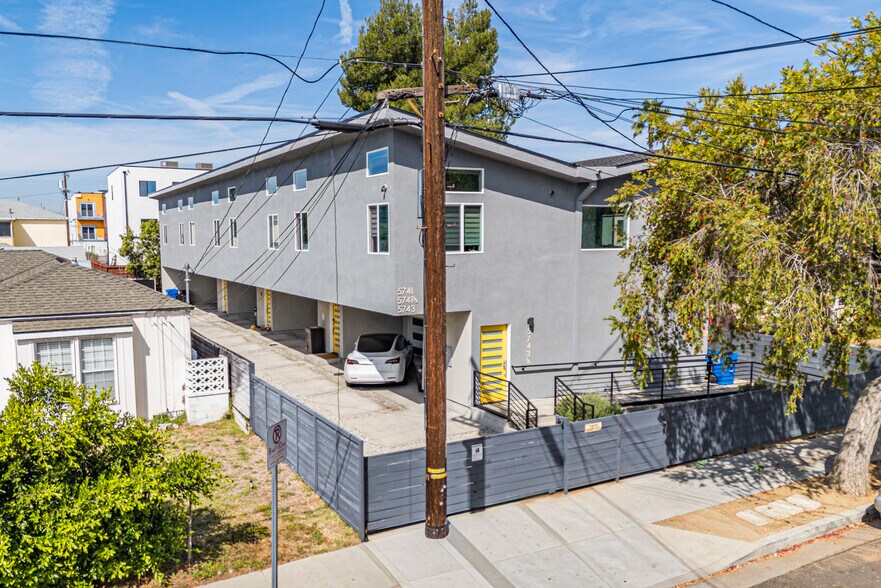 More Photos Of 5743 Case Ave, North Hollywood Apartments For Sale