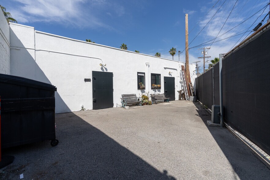 More Photos Of 11018 Washington Blvd, Culver City Storefront For Sale