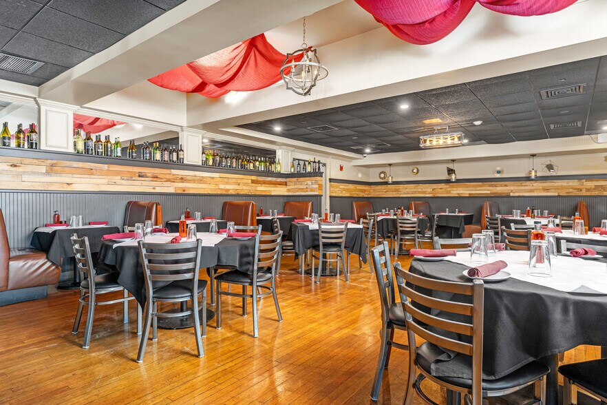 More Photos Of 2099 Post Rd, Warwick Restaurant For Sale
