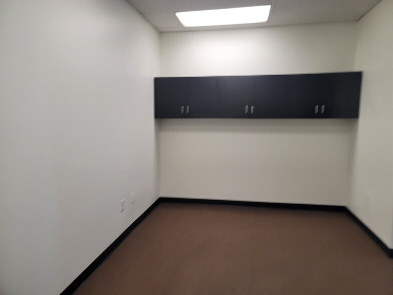 More Photos Of 800 S Rochester Ave, Ontario Warehouse For Lease