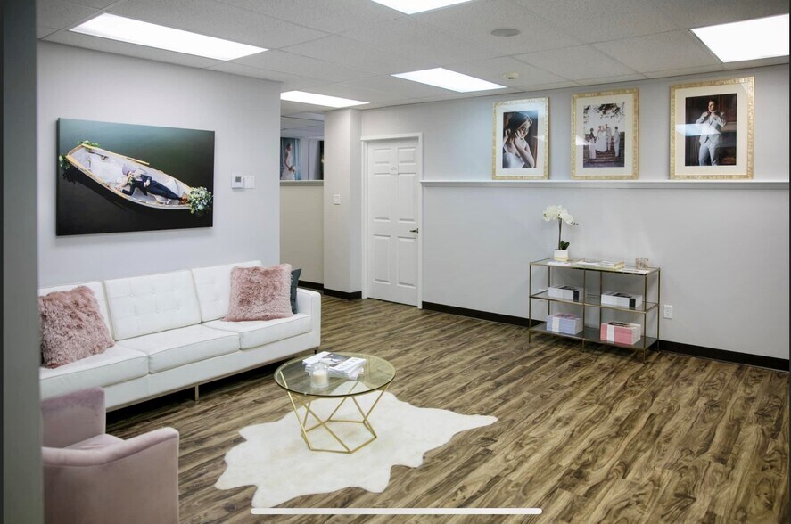 More Photos Of 20-22 W 2nd St, Sand Springs Loft Creative Space For Lease