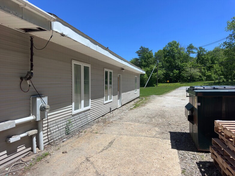 More Photos Of 166 Worcester Rd, Charlton Office For Lease