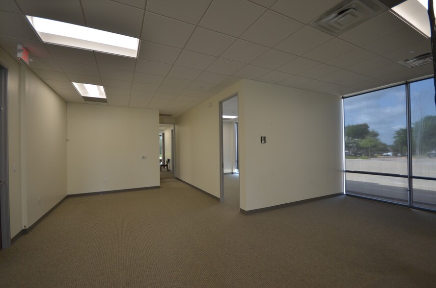 More Photos Of 5920 W William Cannon Dr, Austin Office For Sale
