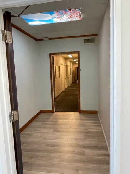 More Photos Of 13711 Van Nuys Blvd, Pacoima Office For Lease