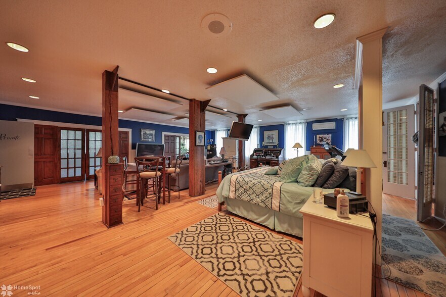 More Photos Of 2468 Route 390, Canadensis Hospitality For Sale