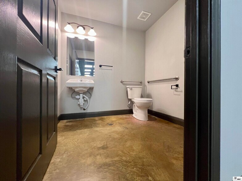 More Photos Of 2519 N 7th St, West Monroe Medical For Lease