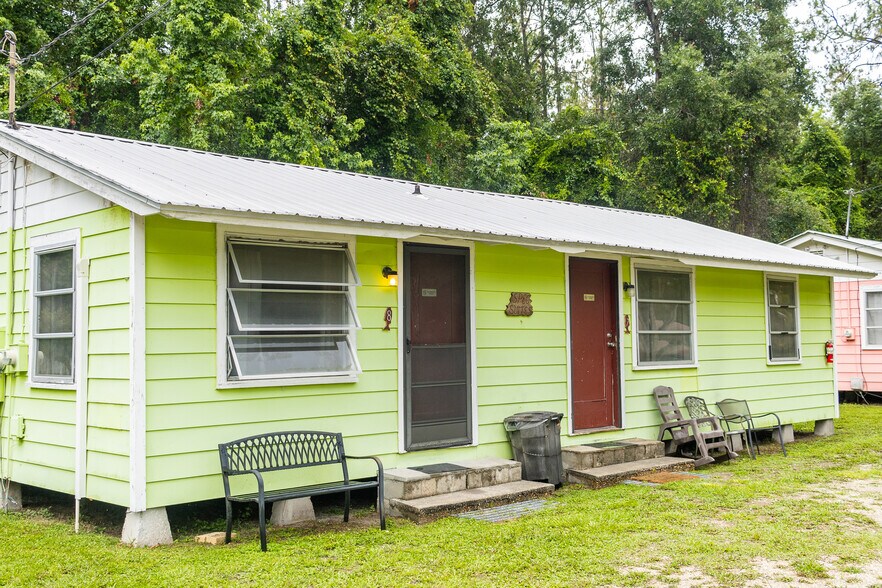 More Photos Of 217 Butler Dr, Satsuma Trailer Camper Park For Sale
