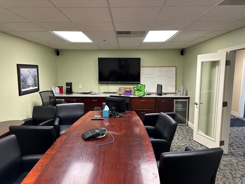 More Photos Of 1314 Burch Dr, Evansville Office For Sale