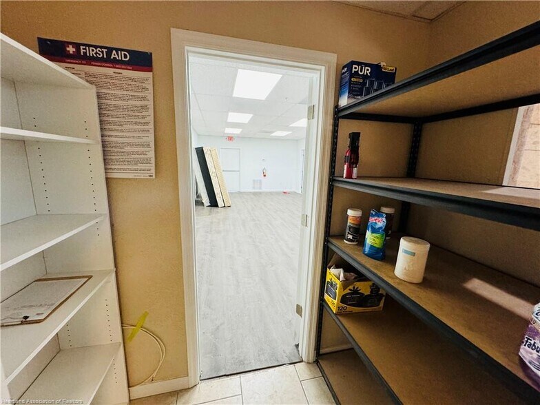 More Photos Of 110-112 W Interlake Blvd, Lake Placid Warehouse For Sale