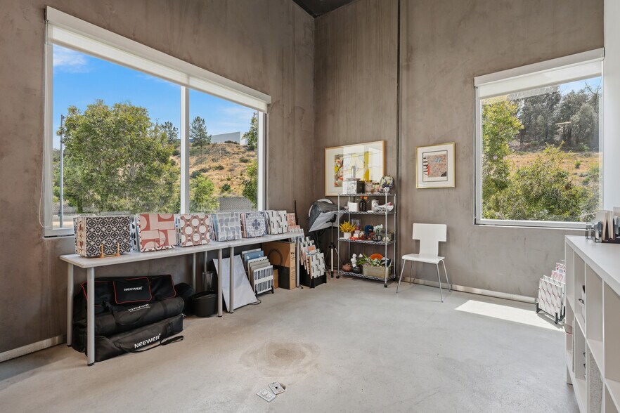 More Photos Of 8495 Redwood Creek Ln, San Diego Manufacturing For Sale