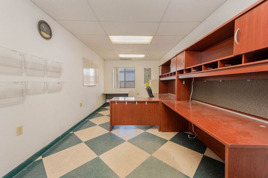 More Photos Of 2948 I-70 Business Loop, Grand Junction Warehouse For Lease