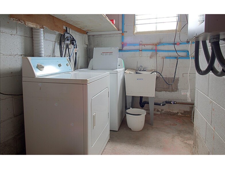 More Photos Of 40 Rue Principale, Gatineau Office For Sale