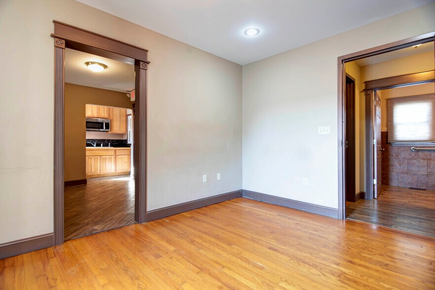 More Photos Of 1484 E Saint Louis St, Springfield Office For Sale