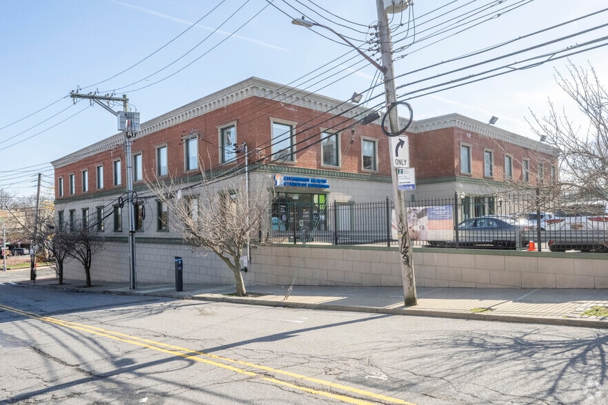 More Photos Of 135-139 Canal St, Staten Island Office For Sale