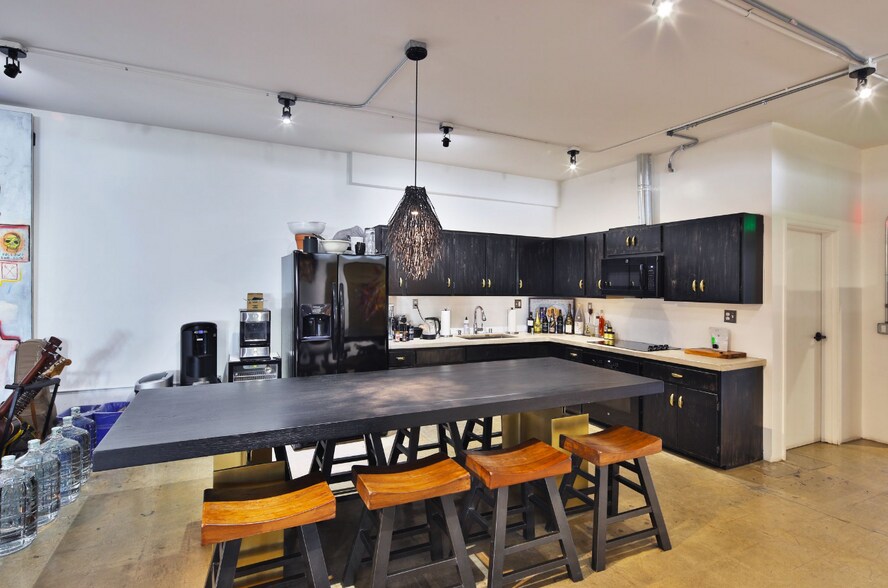 More Photos Of 2217-2219 Main St, Santa Monica Loft Creative Space For Lease