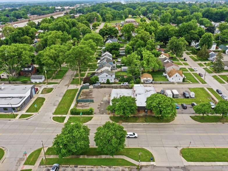 More Photos Of 832 W 11 Mile Rd, Madison Heights Warehouse For Sale