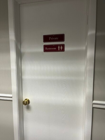 More Photos Of 3605 Woodhead Dr, Northbrook Office For Sale