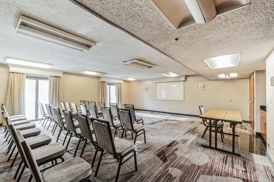 More Photos Of 1917 Coliseum Dr, Hampton Hotel For Sale