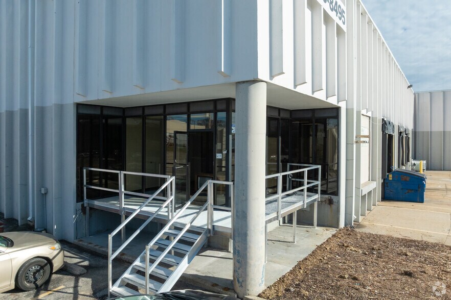 More Photos Of 8449-8495 Mid County Industrial Dr, Vinita Park Warehouse For Lease