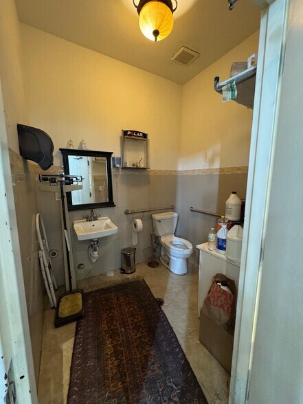 More Photos Of 2801 Biscayne Blvd, Miami Freestanding For Lease