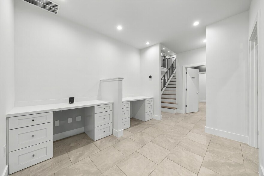 More Photos Of , Panama City Office For Sale