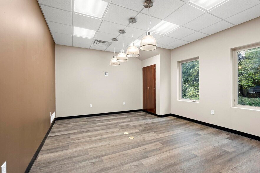 More Photos Of 1006 Ash St, Eudora Loft Creative Space For Lease