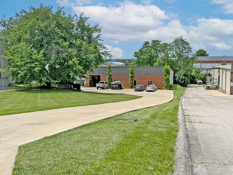 More Photos Of 129 Macarthur Ct, Nicholasville Warehouse For Lease