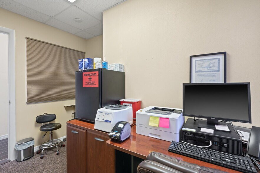 More Photos Of 3800 26th St W, Bradenton Medical For Sale