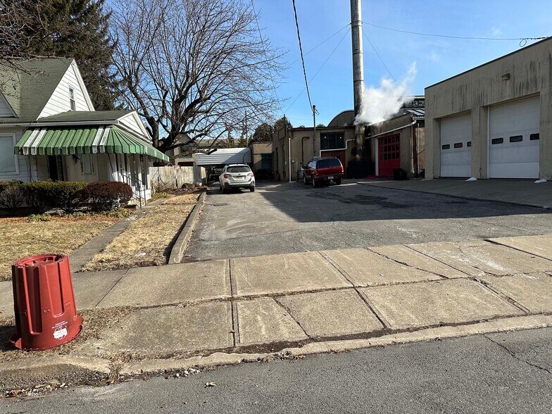 More Photos Of 886 Wyoming Ave, Kingston Freestanding For Sale