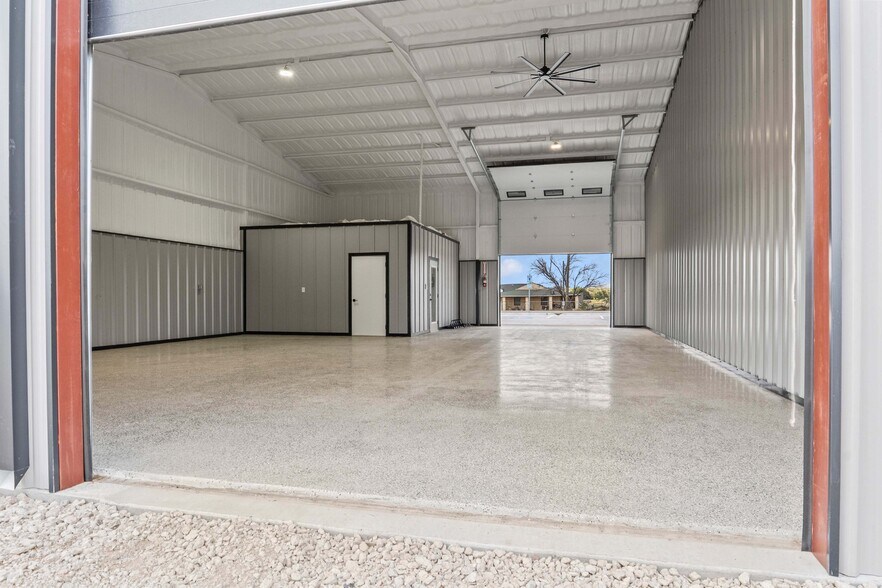 More Photos Of 2036 Seaborn Rd, Ponder Warehouse For Lease