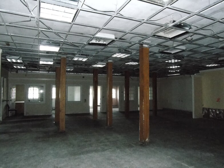 More Photos Of 1545 Monroe Tpke, Monroe Flex For Lease