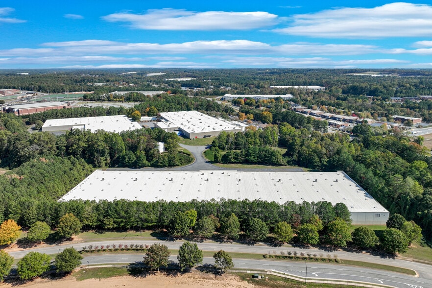 More Photos Of 2600 Buford Hwy, Buford Distribution For Lease
