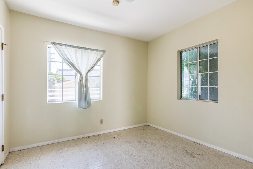 More Photos Of 5628-5630 York Blvd, Los Angeles Storefront Retail Residential For Sale