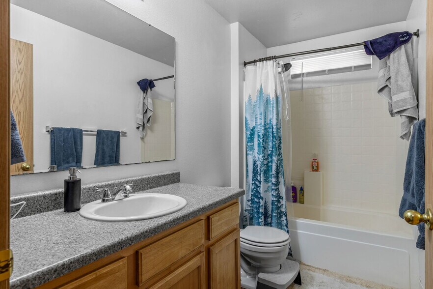 More Photos Of 1805 E Overland Rd, Meridian Apartments For Sale