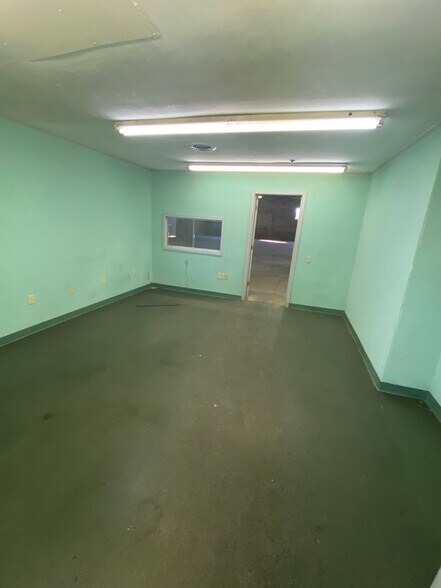 More Photos Of 835 S Congress St, Jackson Warehouse For Lease