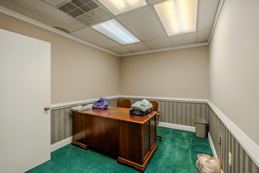 More Photos Of 215 N Pleasantburg Dr, Greenville Office For Sale