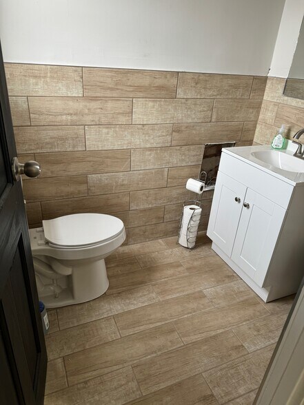 More Photos Of 324-328 N Dixie Dr, Vandalia Storefront Retail Office For Lease