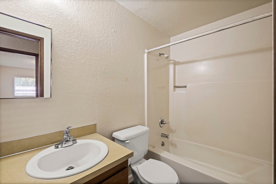 More Photos Of 1800 Evergreen St, Walla Walla Apartments For Sale