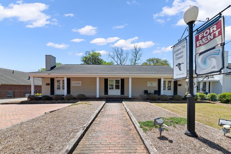 More Photos Of 210-212 E Church St, Smithfield Office For Lease