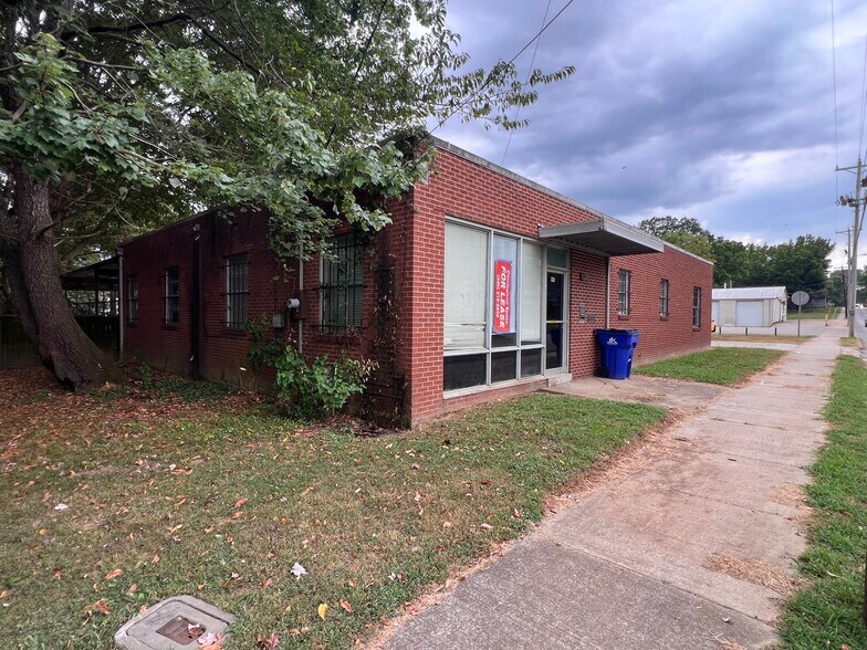 More Photos Of 211 W Walnut Ave, McKenzie General Retail For Sale