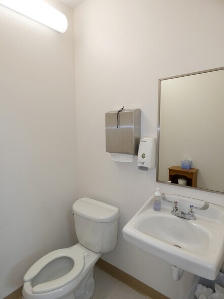 More Photos Of 6934 Elaine Dr, Niagara Falls Office For Sale