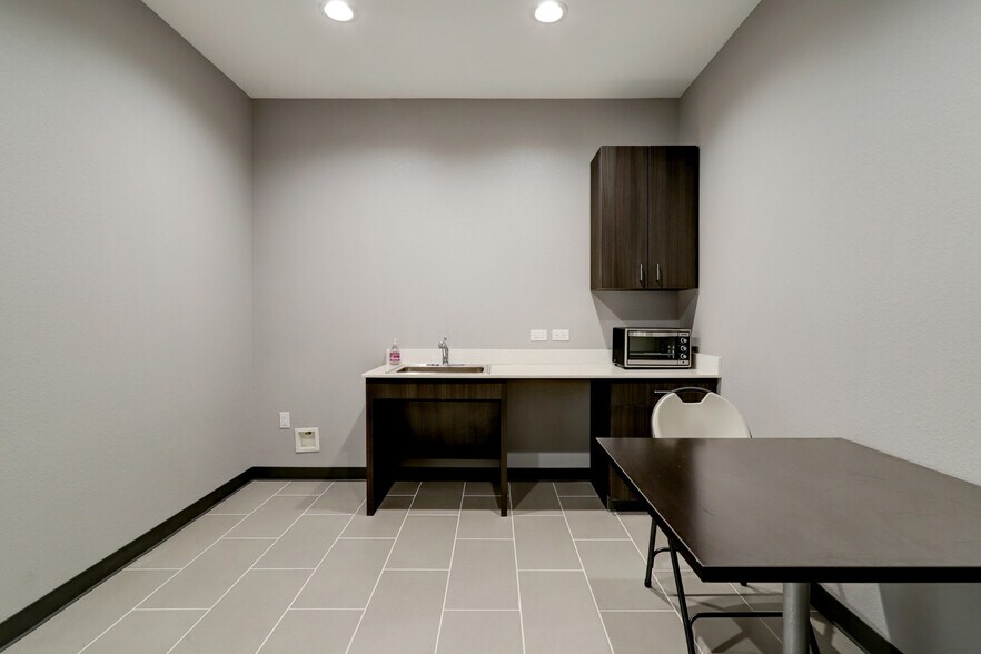 More Photos Of 800 Bonaventure Way, Sugar Land Medical For Sale